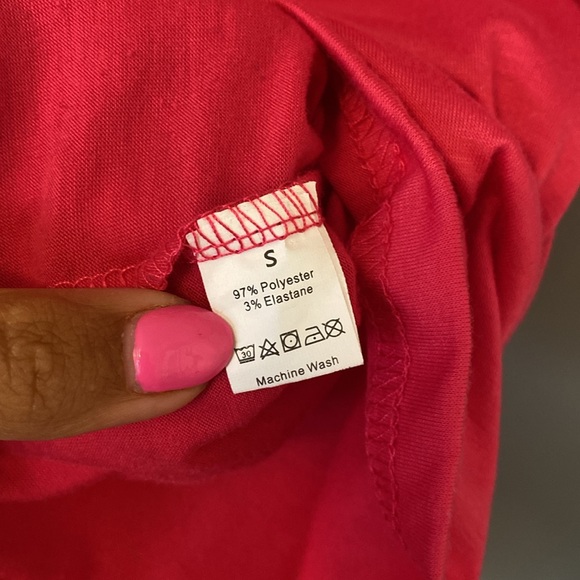 ๐ Bright Pink Tshirt with Hearts - Small - Picture 4 of 5